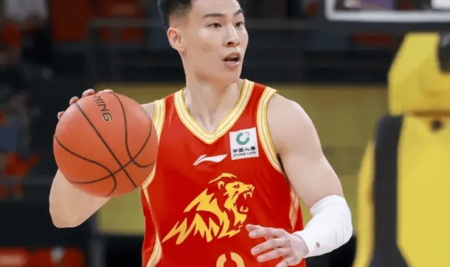 林秉圣统治攻守，谁注意王博？下场后亲自递水，早该这样了！