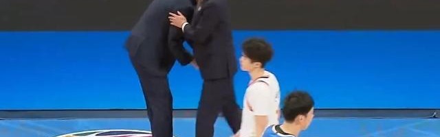 爱游戏-北京主场遭上海双杀引热议！媒体吐槽北京男篮豪华内线“纸老虎”